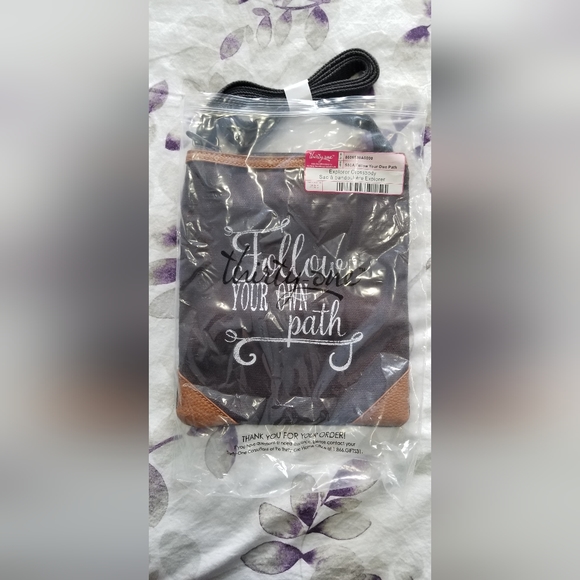 Thirtyone Crossbody Bag - Follow Your Own Dream - Picture 3 of 3